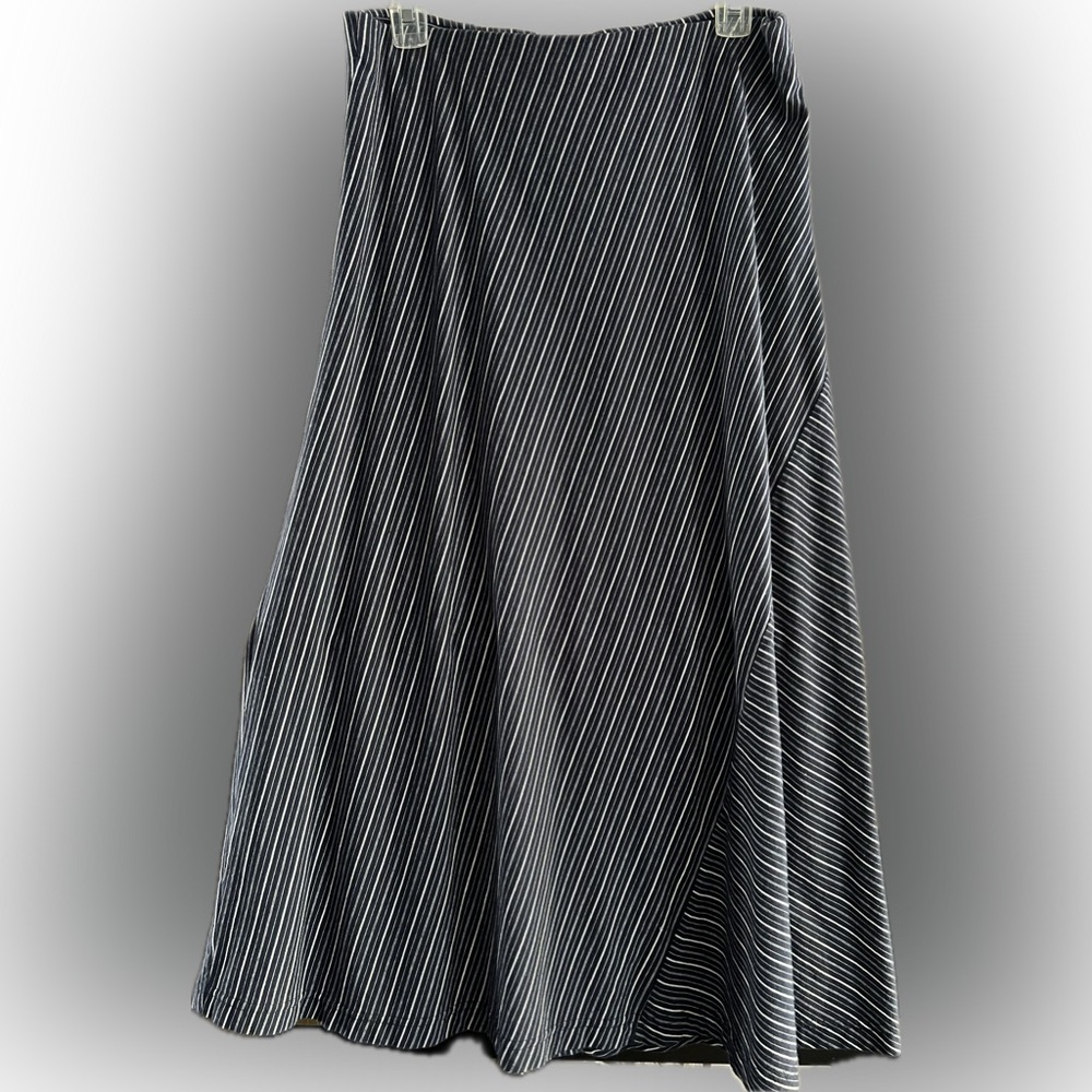 Lot of 2 -J Jill striped skirts.  One is black and grey, one blue & white - Picture 3 of 5